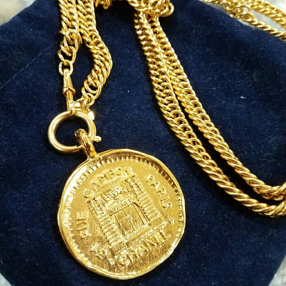 CHANEL Jewelry - Vintage Chanel necklace